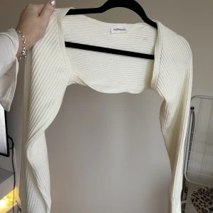 Stickad bolero  - Från Zalando. Använd en gång 