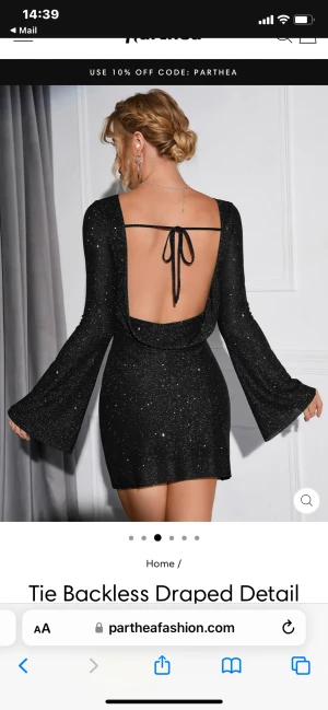 Nyårs klänning  - Säljer denna populär klänningen i både xs och s! Så fin och sitter super bra men tyvärr inte min stil 