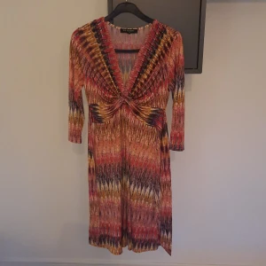 Alla vädersklänning - Jätte fin fest/vardax'klänning använd ett fåtalgånger 