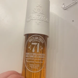 Brazilian crucsh  - Säljer denna body och hår misten från brazilian crucsh. Köpte för 229 men har endast sprutat den en gång så den är typ helt ny. Vill inte ha den då jag fick en till i julklapp. Köpte för ca en vecka sedan. Nyskick