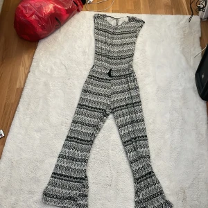 byxdress - fin byxdress som är för lång. jättemysig att ha när man är sjuk eller bara vill ha myskläder på sig!