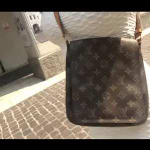 Äkta Louis Vuitton väska Köpt i Milano 