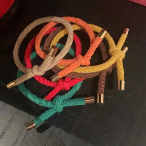 Tofsar  - Säljer helt oanvända 20 kr st eller alla för 100 kr❤️❤️