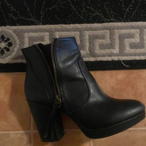 Stövletter  - Stövlar 