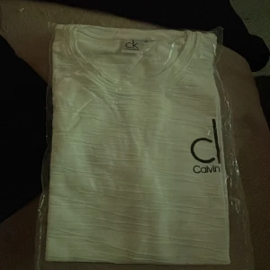 Calvin Klein t-shirt - Helt oöppnad Calvin Klein T-shirt