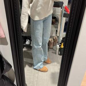 jeans från zara i storlek 34, hör av dig vid frågor 