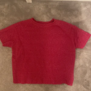 Topp - Snygg topp från zara som har en najs passform, använd väldigt lite❤️köpare står för frakt