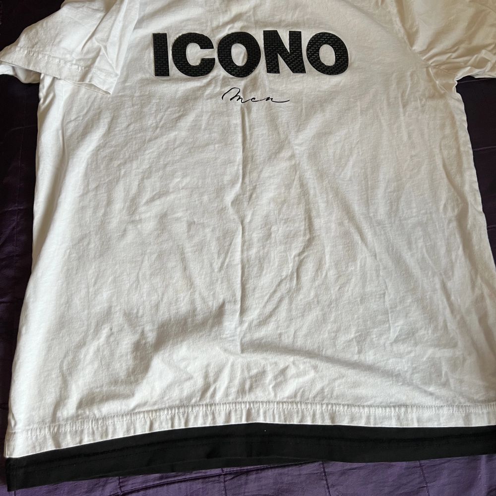 Vit T-shirt - Icono | Plick Second Hand