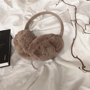 Coffee ”puffs”  - Coffee ”puffs”, brun/beiga öronpuffar, mjuka och varma, perfekt nu under den kalla tiden på året😊