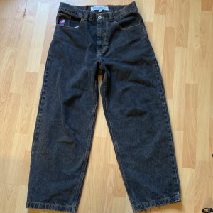 Polar Big Boy - Säljer mina Polar Big Boys pga brist på användning. Fett sköna till skate och vardagen. Smått nött nedtill vid benen