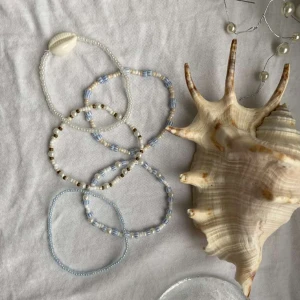 Armband  - Superfina armband 💗 15 kr/st💗 skriv gärna vid intresse🤩 frakt kostar 15 kr