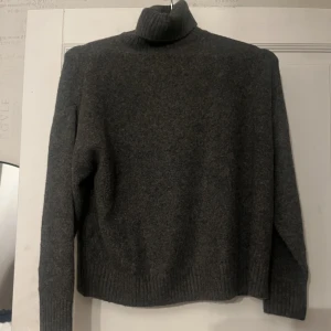 Polotröja  - Jätte skön polotröja, mjukt material och sticks inte alls. Storlek xs❤️