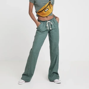 Roxy linnebyxor  - jättefina, speciellt nu till sommaren!! Helt nya, nya kostar 600!