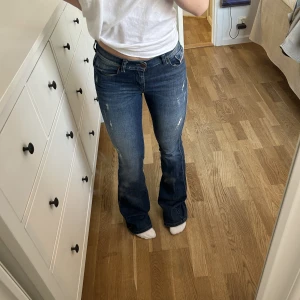 Diesel jeans - Diesel jeans som jag fick från min mamma för några år sen. Skitsnygga men lite för långa för mig som är 158cm. Bra skick. Lågmidjade.🥰