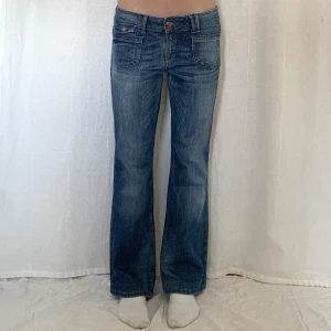 Lågmidjade jeans - !Använd köp nu! Midja:86 innerben:75 jag är 169 och w28 som referens🫶