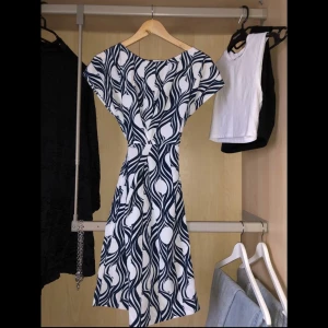 STOCKH LM klänning  - Oanvänd klänning! Jag köpte klänningen som jag i efterhand inte satt på mig då jag är lite för smal 