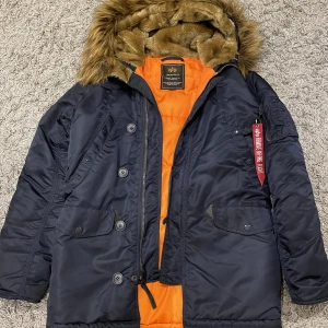 Alpha Industies - Tjena! Säljer min alpha industries då den blivit för liten! Sparsamt använd! Storlek Small (S)