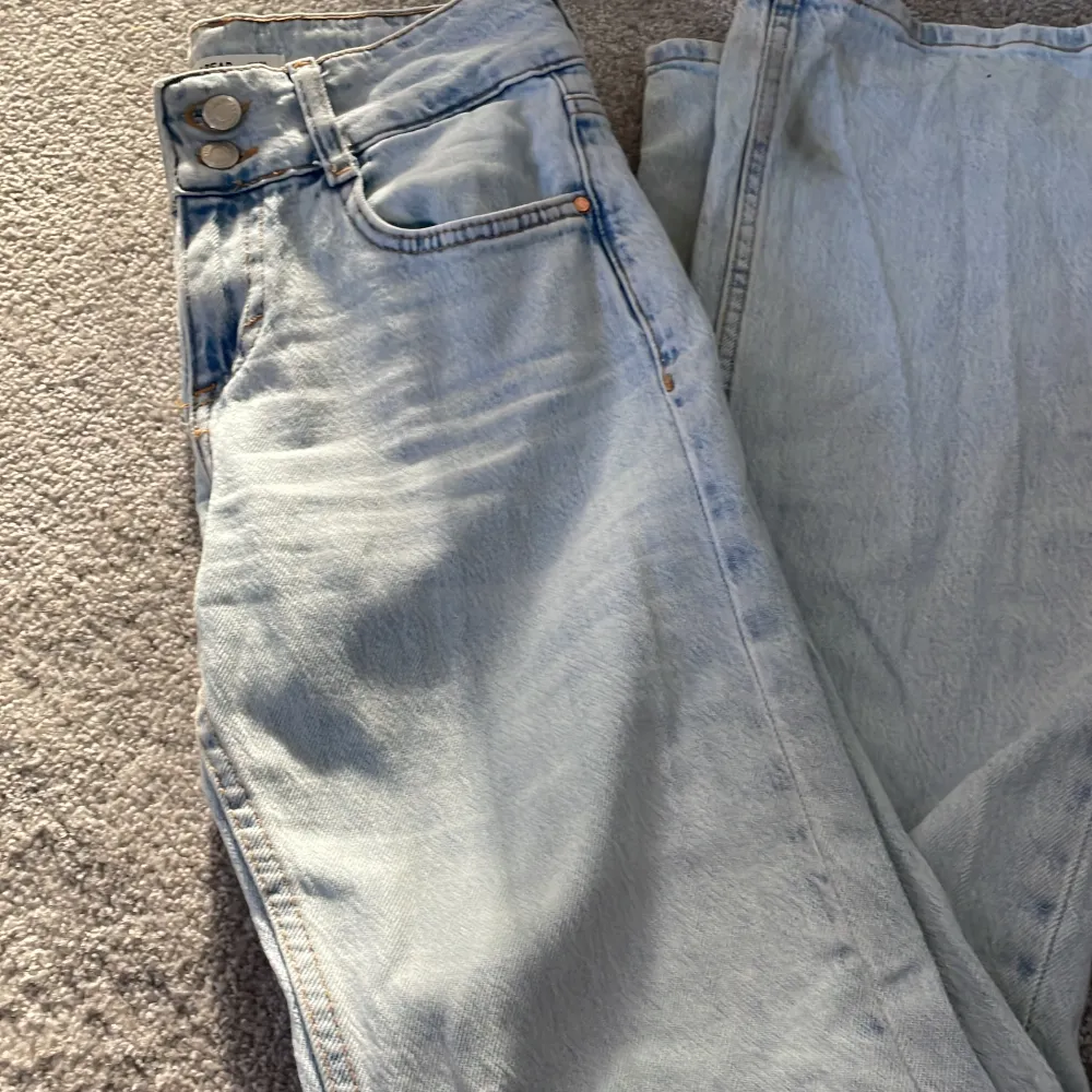 Hej, säljer dessa as coola pull&beer jeans i färgen ljusblå, skriv på dm för mer bilder eller information! 💘. Jeans & Byxor.