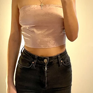 Topp - Aldrig använd väldigt bra skick och super söt men lite jobb att sätta på sig bara🙃