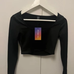 Crop top - Croppad tröja ifrån Shein storlek S, 40;-