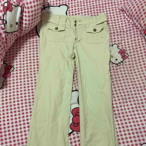 low waist byxor - Köpte för 400kr men är för stort för mig  jag är 168 och passa perfekt med längden