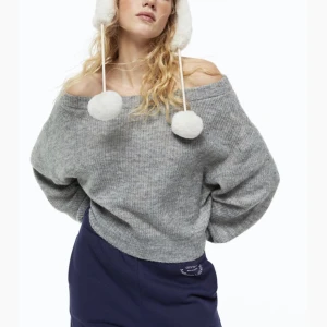 offshoulder tröja - säljer en offshoulder tröja från hm i storlek M💞 Hör av er om ni har frågor