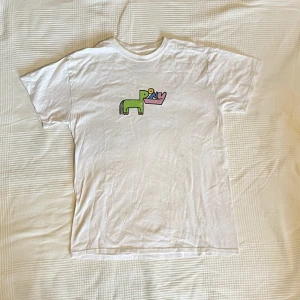 Rex Orange County merch - Säljer min Rex Orange County t-shirt som jag köpte på hans konsert  i stockhom 2020. Den är lite nopprig i armhålorna men annars bra skick Frakt tillkommer 💖