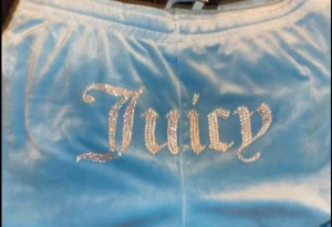 Äkta Juicy couture mjukis byxor - Säljer ett par äkta Juicy contute byxor i nyskick använda en gång. Säljes för dom är lite förstora för mig. Storlek XL.  