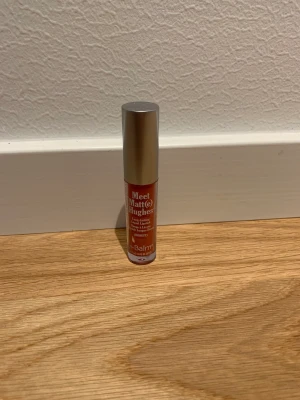 Meet Matt(e) Honest - Oanvänt matt liquid lipstick från The balm