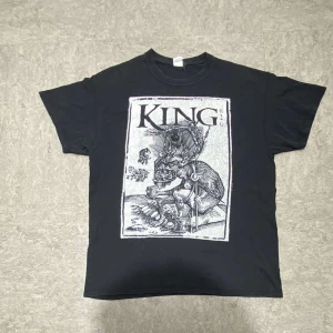 Vintage t shirt med tryck - Nice vintage t shirt med tryck👍använd gärna köp  nu och kolla in min profil👌 pris kan alltid diskuteras😊