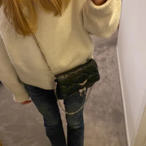 Zadig väska - Säljer min superfina zadig väska som är i superfint skick. Skriv för mer bilder om ni vill ha.