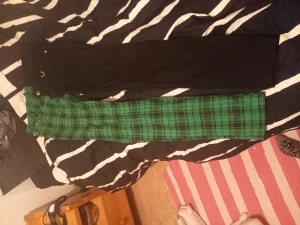 Punk byxor  - Jättesnygga byxor i fint skick katt finns I hemmet 