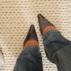 Spetsiga klackar - Säljer dessa blåa spetsiga klackar i storlek 37 för 150kr plus frakt! 