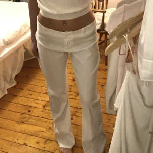 Vita low waist kostymbyxor 🤍 - Jag är 170cm som referens🤍 Frakt ingår tyvärr inte<3