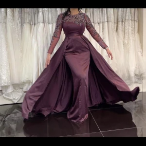 Klänning  - Använd 1 gång Storlek 36/38