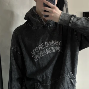 Hoodie ”good for nothing” - Svart ”good for nothing” hoodie, supersnygg men för stor på mig :/ storlek S men passar mer som M med en oversized fit 