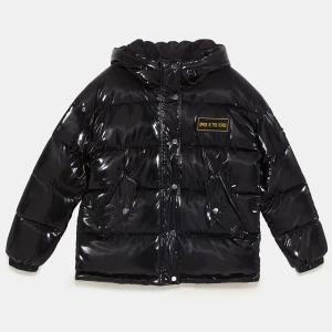 Zara jacka - Säljer denna jätte snygga vinter jackan från zara :) den är varm och är i bra skick👌🏻köpte för 1000. köparen står för frakten, kan mötas, står inte för postens slarv, kontakta för frågor eller mer bilder 💗😁