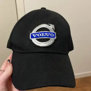 En Volvo keps använd typ 2 gånger