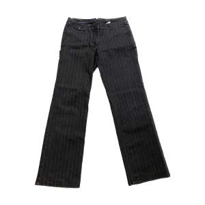 Ett par jeans / byxor från Street One.  Midjemått: 80cm  Innerbenslängd: 78cm