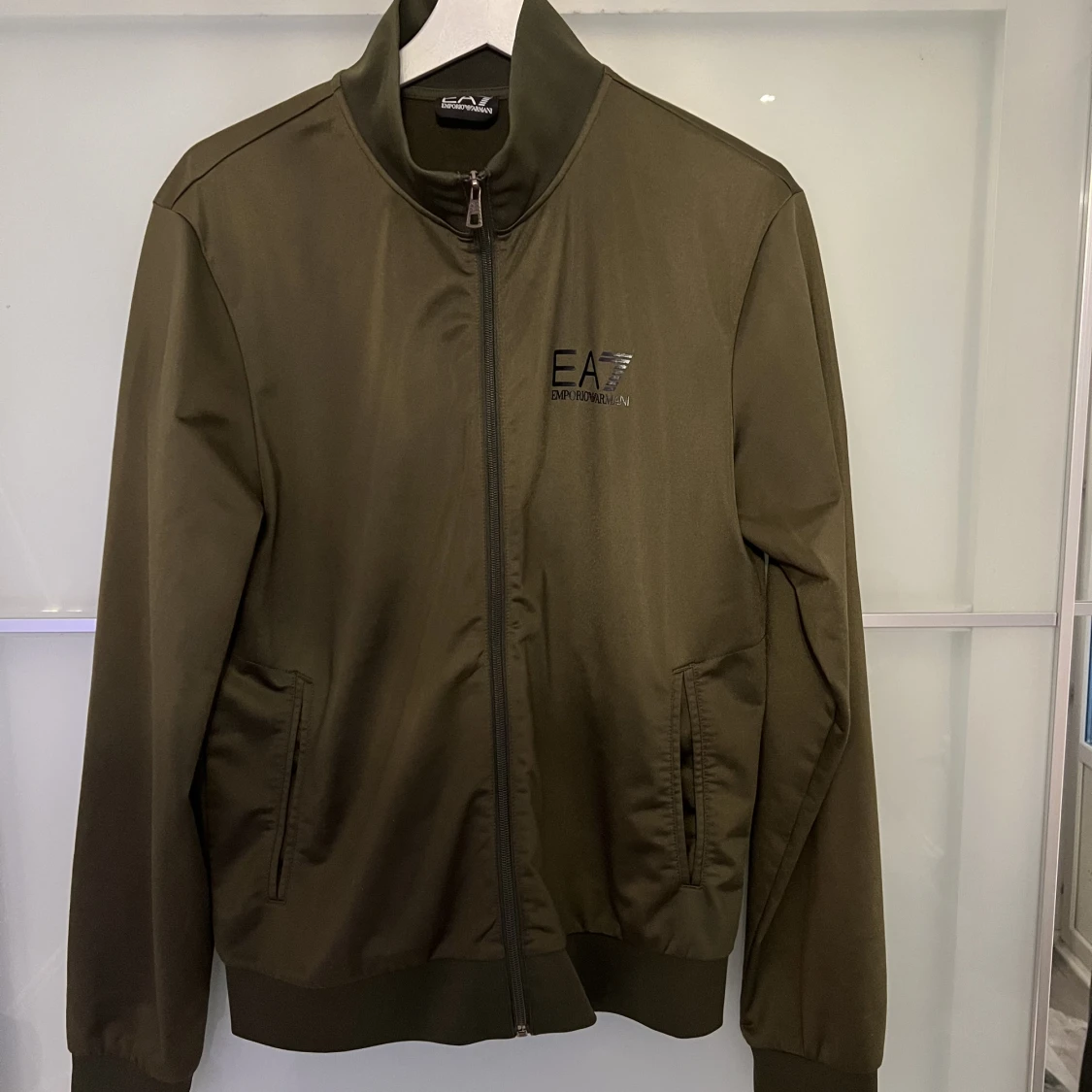 Olivegrön EA7 Zip-Tröja