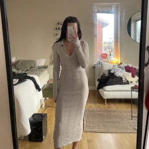 Lång klänning - Lång klänning från H&M, använd 1 gång