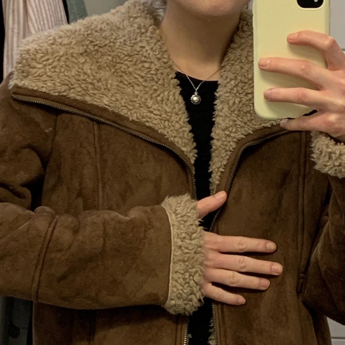 Vinter- och vårjacka i mocka med snygg krage