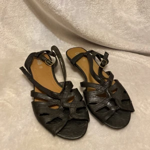 Pumps Strl. 38 - Som nya. Använda 1-2 ggr.