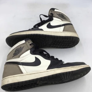 Air Jordan 1 Retro High OG' Dark Mocha - Air jordan 1 Retro High OG' Dark Mocha Använda Box finns Skriv för fler bilder