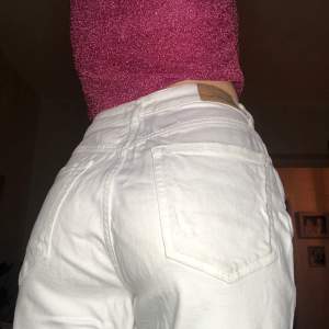Vita jeans Gina tricot stl 34. Skriv vid fler frågor eller bilder💁‍♀️