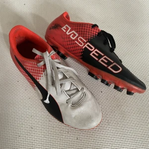 Fotbollsskor Puma strl 36 - Fotbollsskor Puma storlek 36