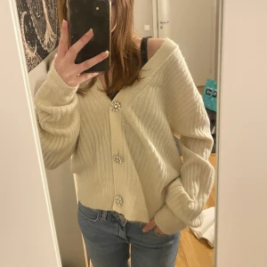 Vit långärmad tröja - Jättefin långärmad tröja, jättebra skick.