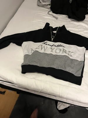 Tjocktröja - Liten fläck. Änvänd rätt så många gånger