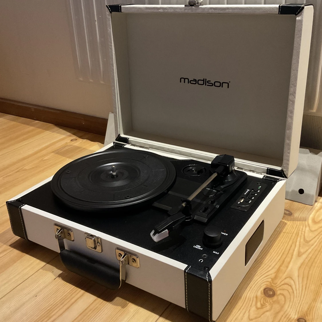 MADISON Retro Vinylspelare HELT NY (Beige)