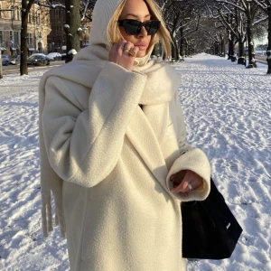 Kavaj jacka H&M - Köpt förra året i fint skick Oversize modell Samma som alexia har på första bilden fast min är ljusblå